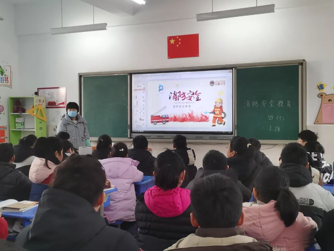 “演练有方，遇事不慌，预防为主，生命至上”——邳州市闽江路小学开展消防安全疏散演练活动