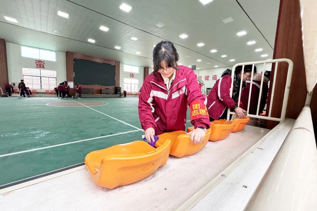 学雷锋，我们在行动——邳州市第二中学团员和青年志愿者活动