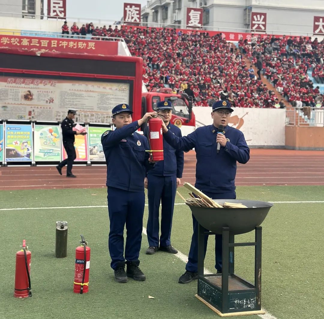 筑生命安全 守阳光校园——邳州市明德实验小学开展消防疏散演练和生命安全教育活动