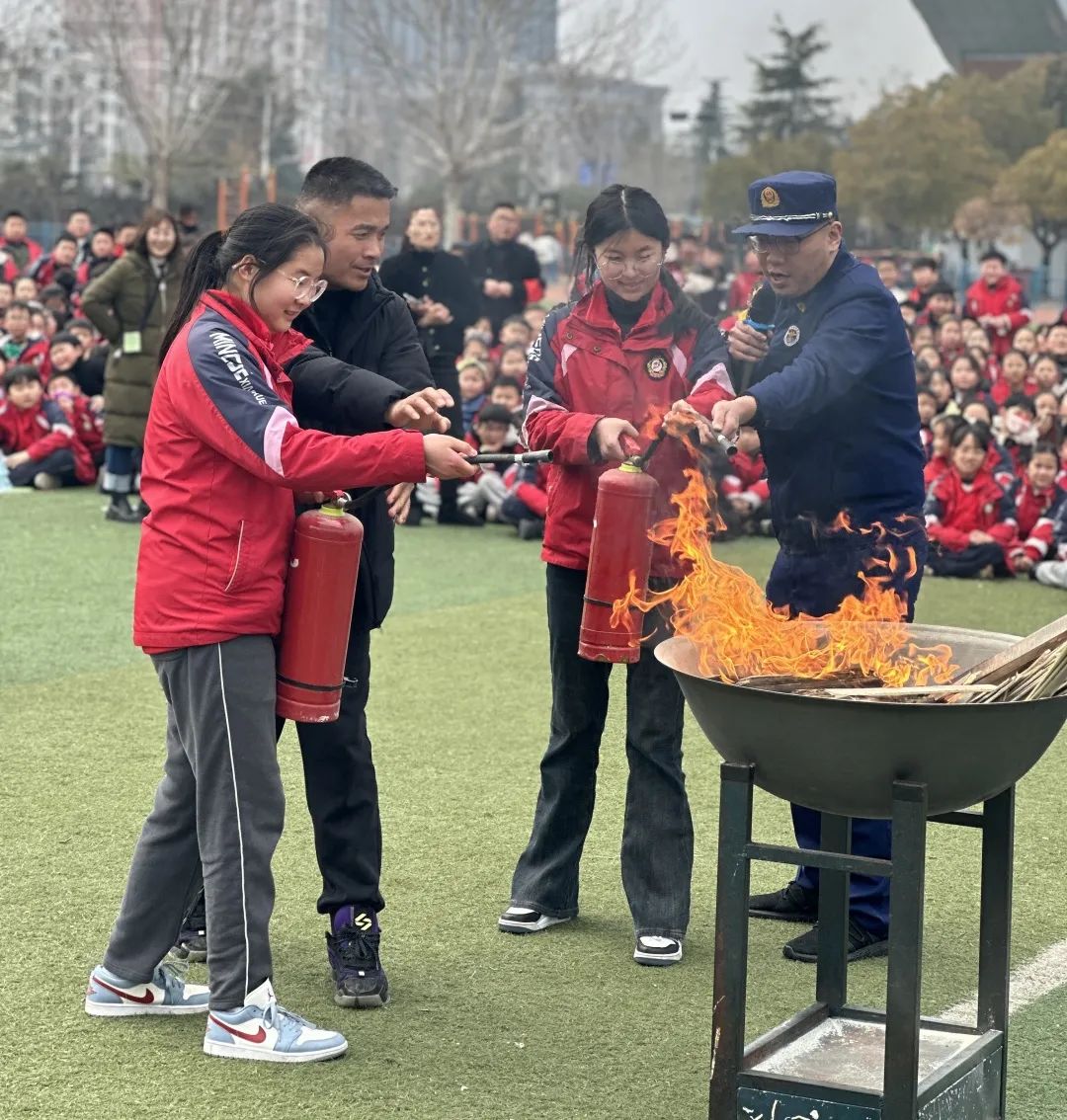 筑生命安全 守阳光校园——邳州市明德实验小学开展消防疏散演练和生命安全教育活动