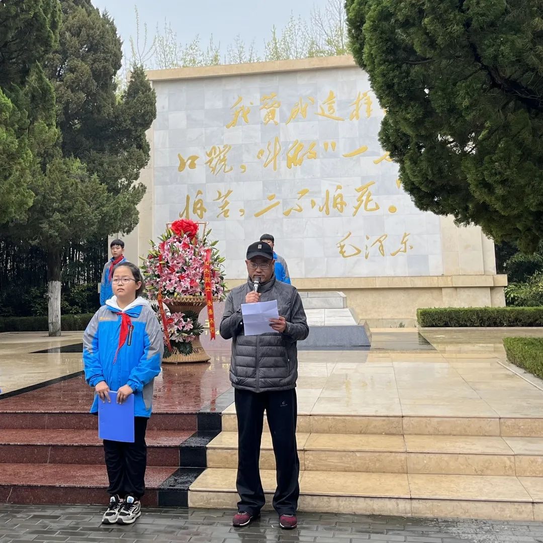 缅怀先烈事迹 传承英烈精神——实验小学开展清明祭扫主题教育活动